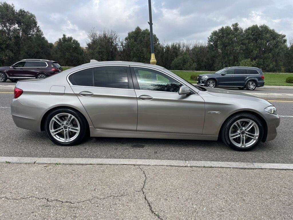 2011 BMW 528, 2.0L, 249000km - Image 4