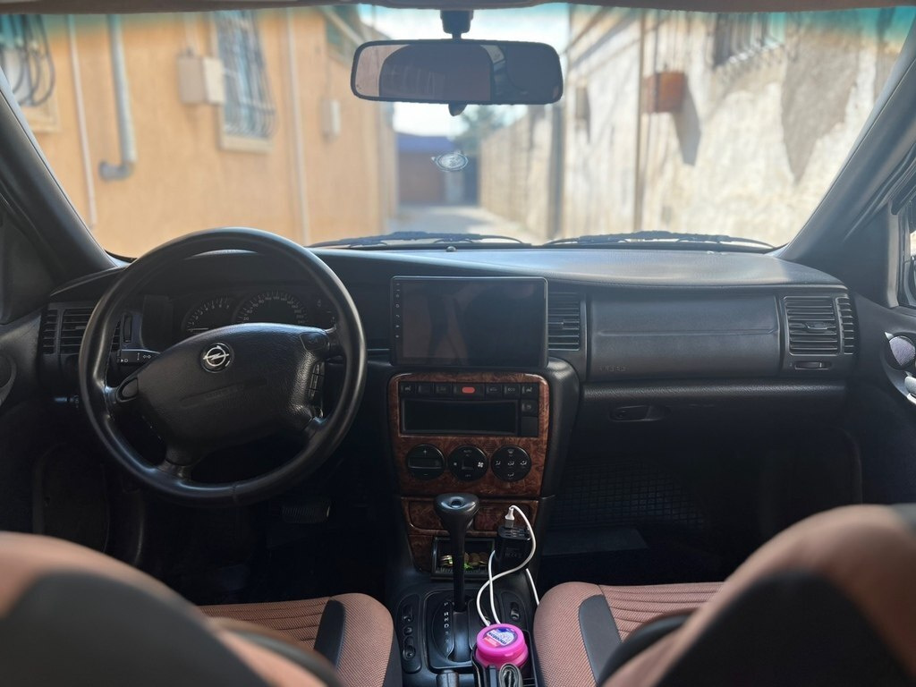 1997 Opel Vectra, 2.0L, 534000km - Image 11