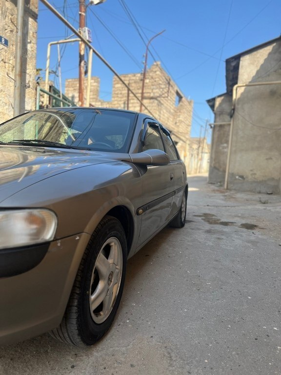 1997 Opel Vectra, 2.0L, 534000km - Image 3