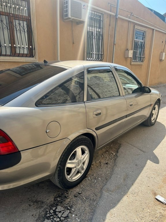 1997 Opel Vectra, 2.0L, 534000km - Image 10