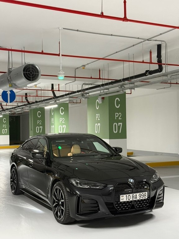 2022 BMW i4, 0.0L, 55000km - Image 2