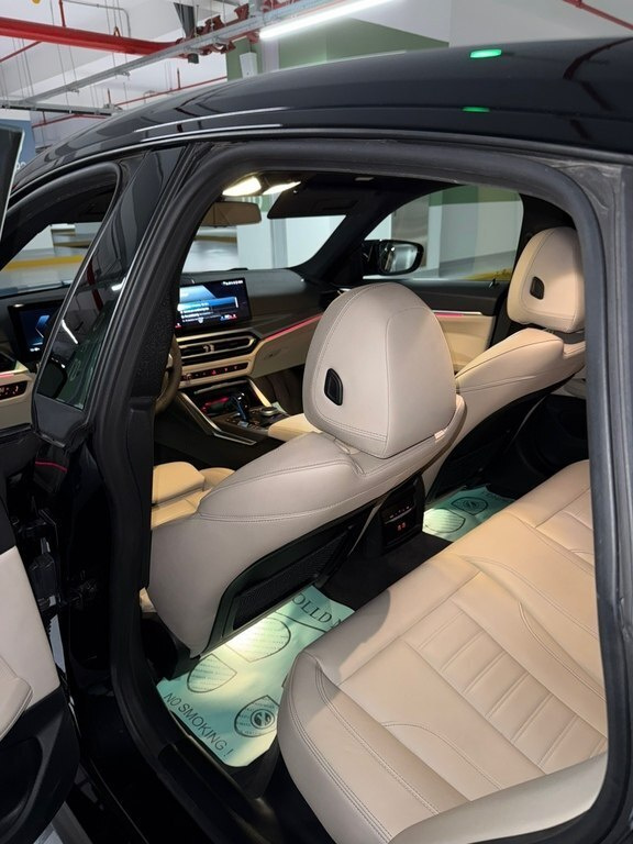 2022 BMW i4, 0.0L, 55000km - Image 15