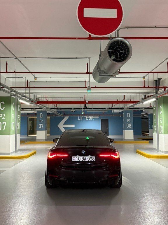 2022 BMW i4, 0.0L, 55000km - Image 7
