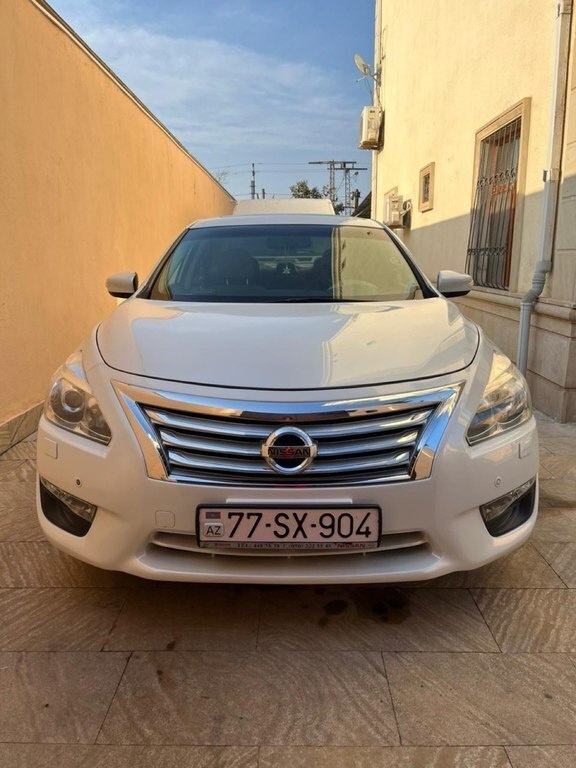 2014 Nissan Altima, 2.5L, 235000km - Image 1