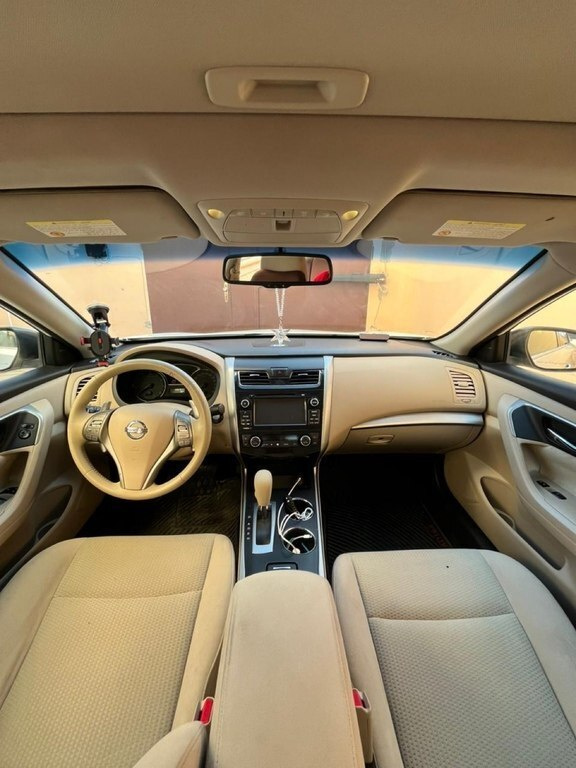 2014 Nissan Altima, 2.5L, 235000km - Image 3