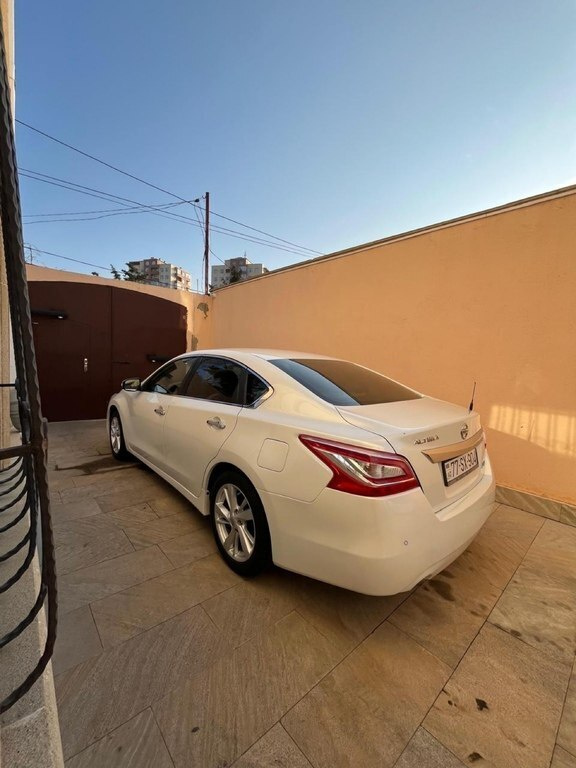 2014 Nissan Altima, 2.5L, 235000km - Image 9