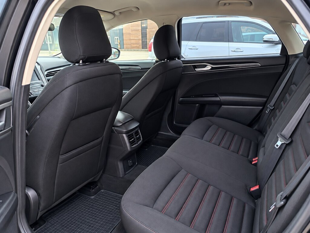 2016 Ford Fusion (North America), 1.5L, 261494km - Image 11