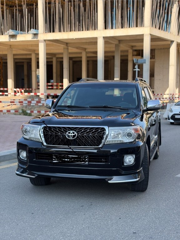 2012 Toyota Land Cruiser, 4.0L, 235000km - Image 1