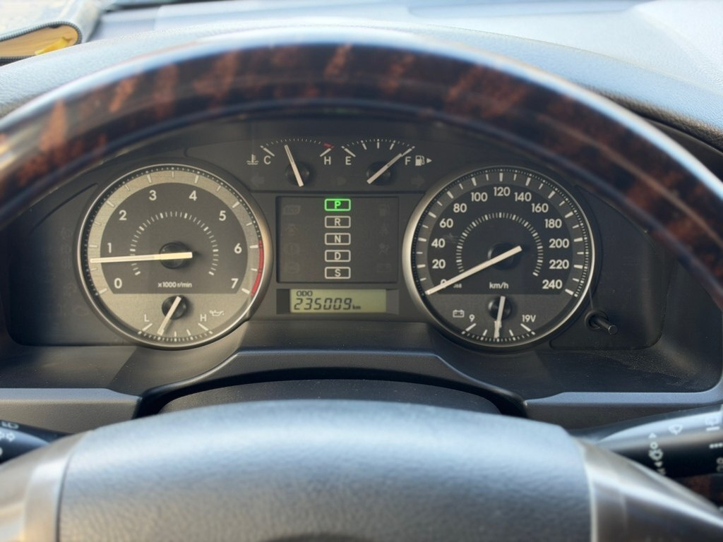 2012 Toyota Land Cruiser, 4.0L, 235000km - Image 2