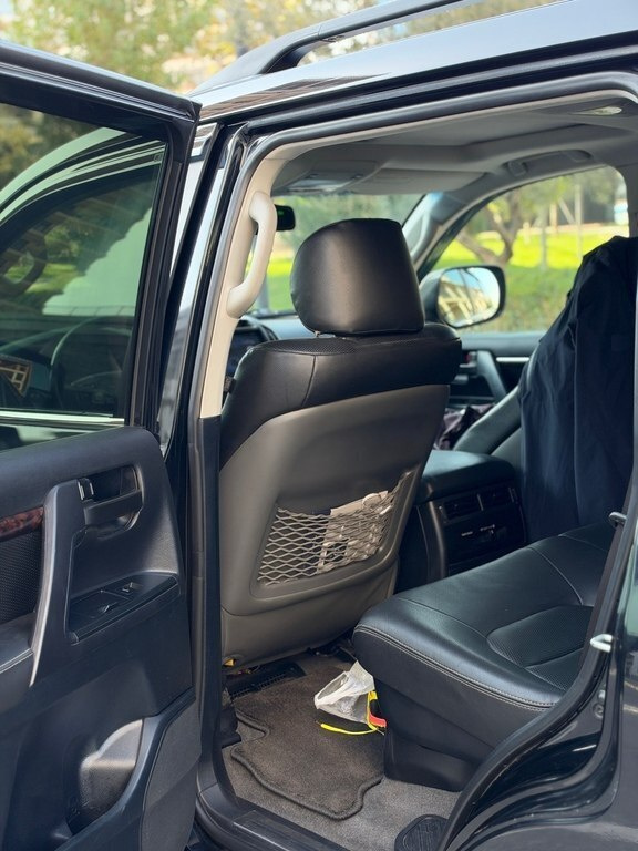 2012 Toyota Land Cruiser, 4.0L, 235000km - Image 6