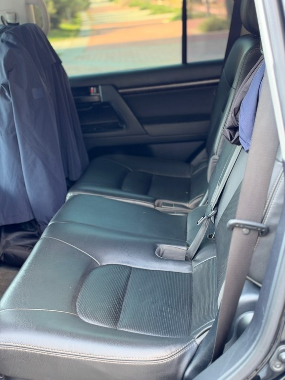 2012 Toyota Land Cruiser, 4.0L, 235000km - Image 7