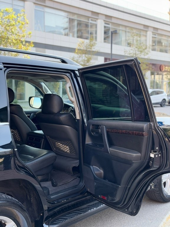 2012 Toyota Land Cruiser, 4.0L, 235000km - Image 10