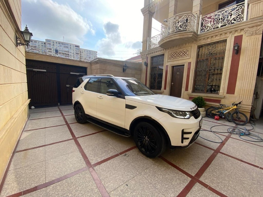 2017 Land Rover Discovery, 3.0L, 150000km - Image 4