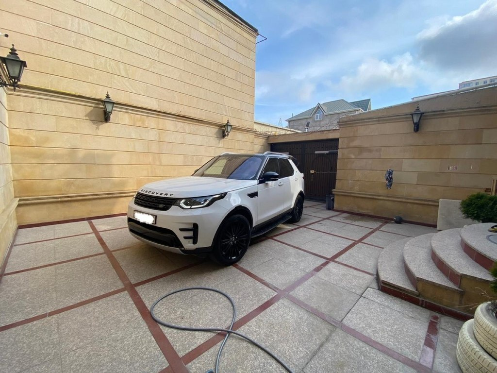 2017 Land Rover Discovery, 3.0L, 150000km - Image 6