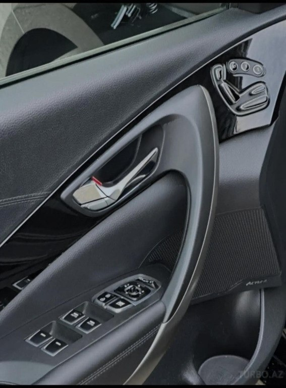 2015 Hyundai Grandeur, 2.2L, 187000km - Image 11