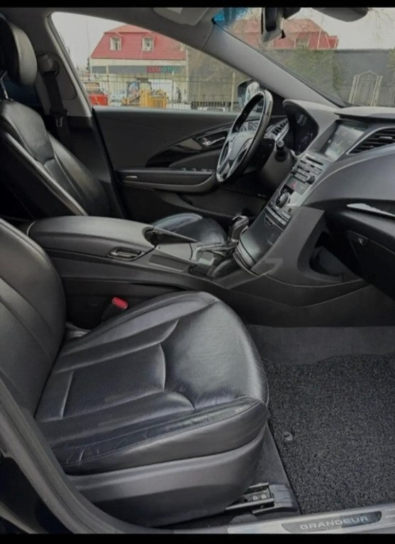 2015 Hyundai Grandeur, 2.2L, 187000km - Image 12