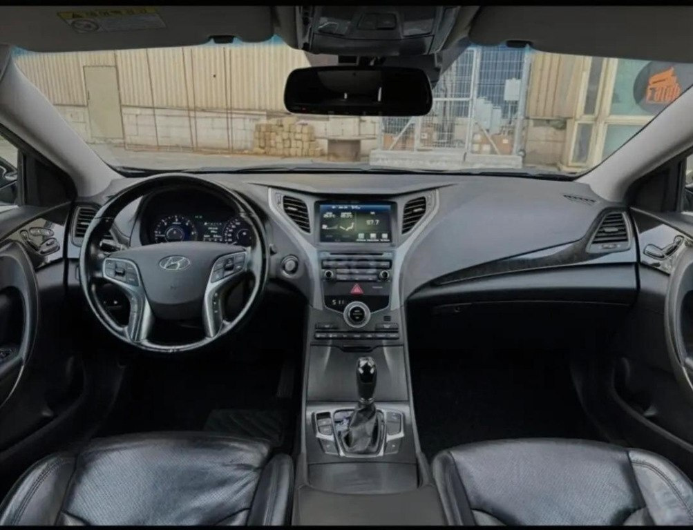 2015 Hyundai Grandeur, 2.2L, 187000km - Image 3