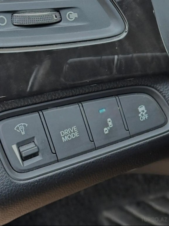 2015 Hyundai Grandeur, 2.2L, 187000km - Image 10