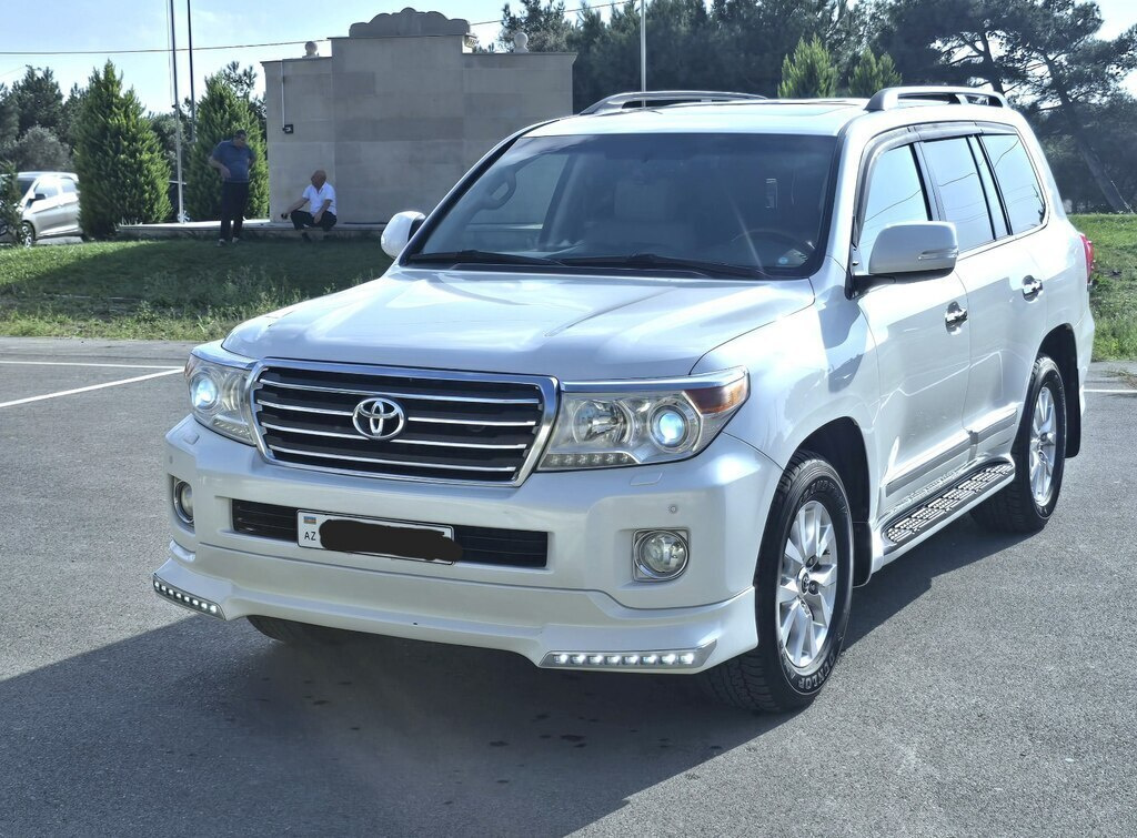 2012 Toyota Land Cruiser, 4.0L, 163000km - Image 1