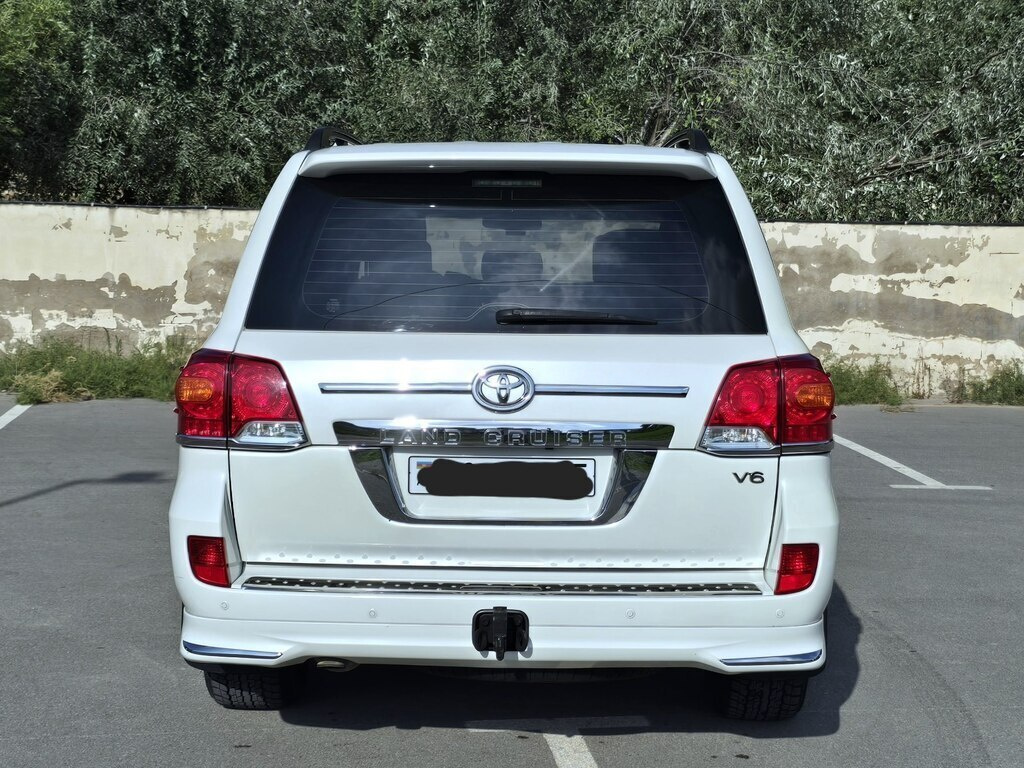 2012 Toyota Land Cruiser, 4.0L, 163000km - Image 2