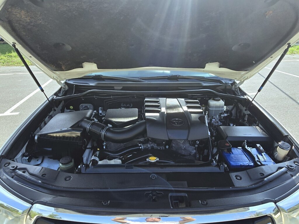 2012 Toyota Land Cruiser, 4.0L, 163000km - Image 3