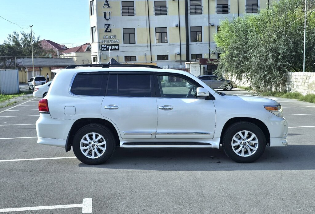 2012 Toyota Land Cruiser, 4.0L, 163000km - Image 4