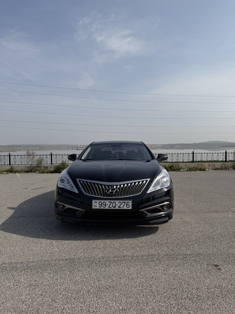 2016 Hyundai Grandeur, 2.2L, 233000km - Image 1