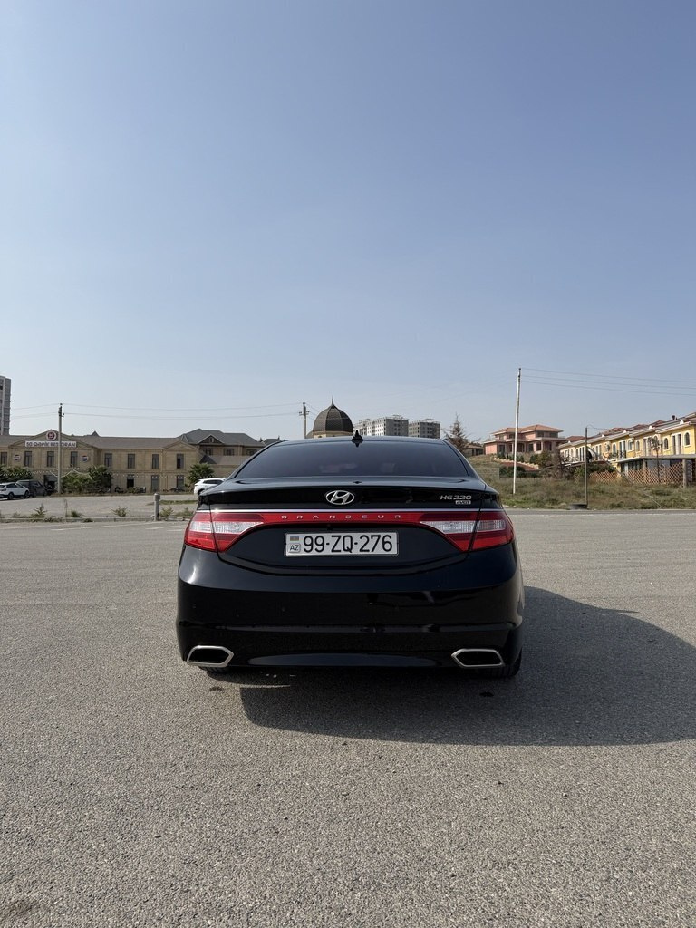 2016 Hyundai Grandeur, 2.2L, 233000km - Image 2