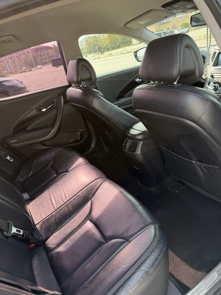 2016 Hyundai Grandeur, 2.2L, 233000km - Image 12