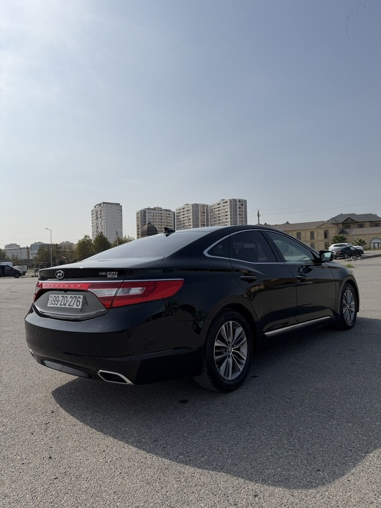 2016 Hyundai Grandeur, 2.2L, 233000km - Image 5