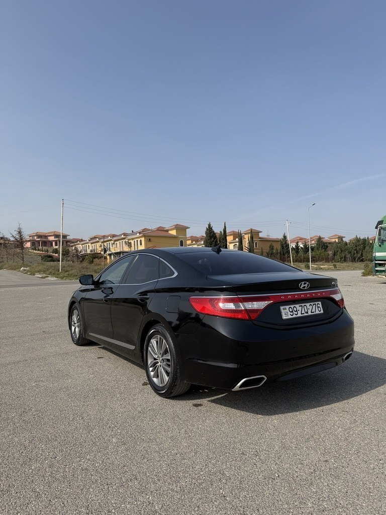 2016 Hyundai Grandeur, 2.2L, 233000km - Image 6