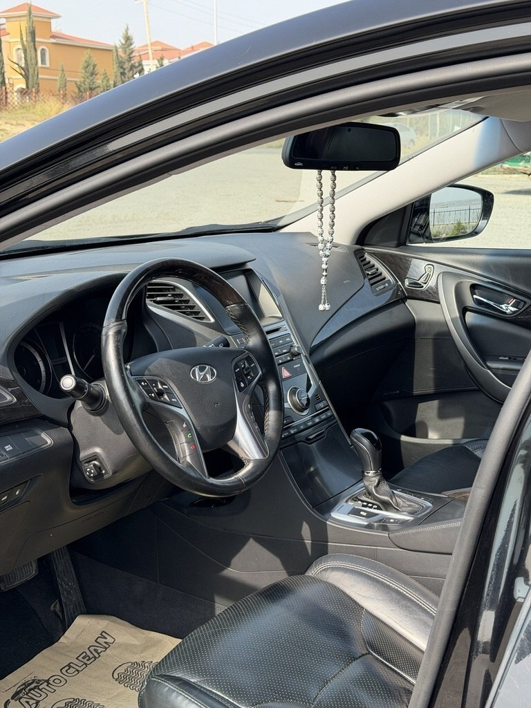 2016 Hyundai Grandeur, 2.2L, 233000km - Image 7
