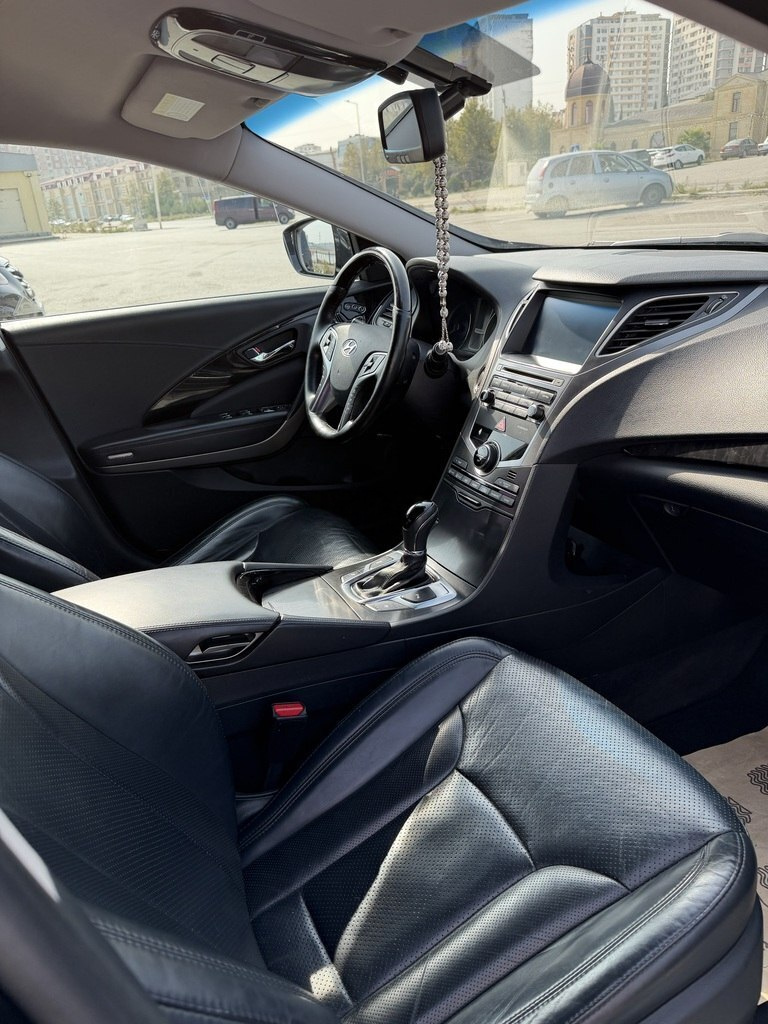 2016 Hyundai Grandeur, 2.2L, 233000km - Image 8