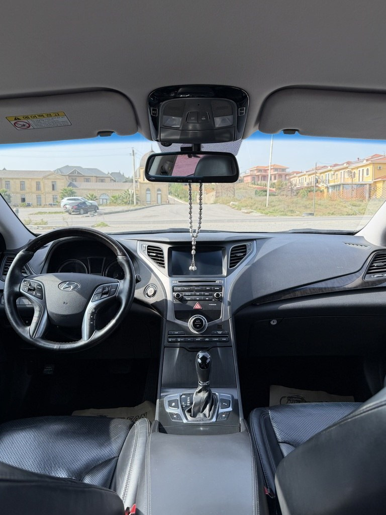 2016 Hyundai Grandeur, 2.2L, 233000km - Image 10