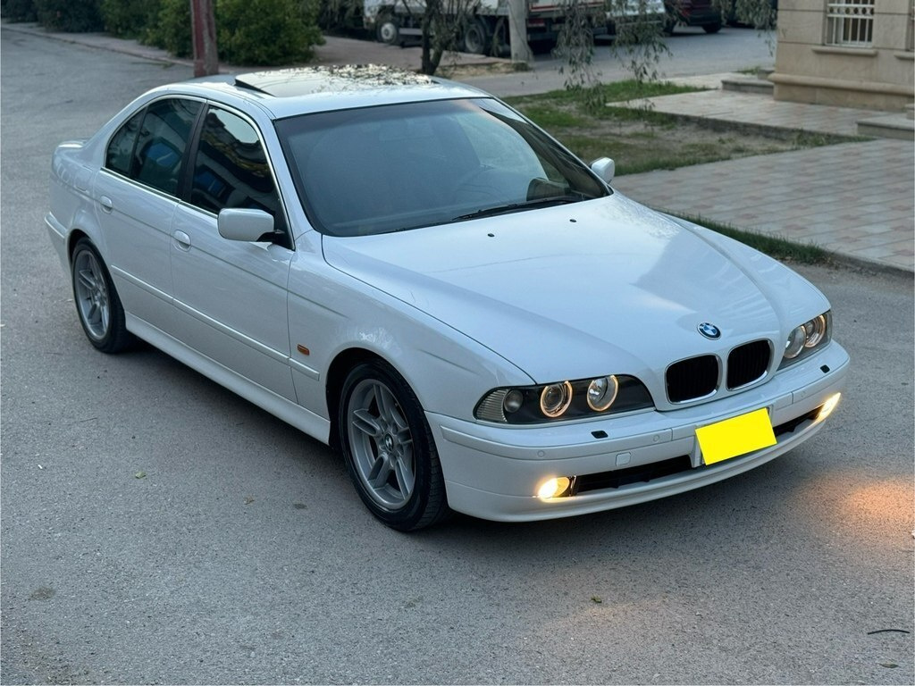 2002 BMW 525, 2.5L, 285000km - Image 1