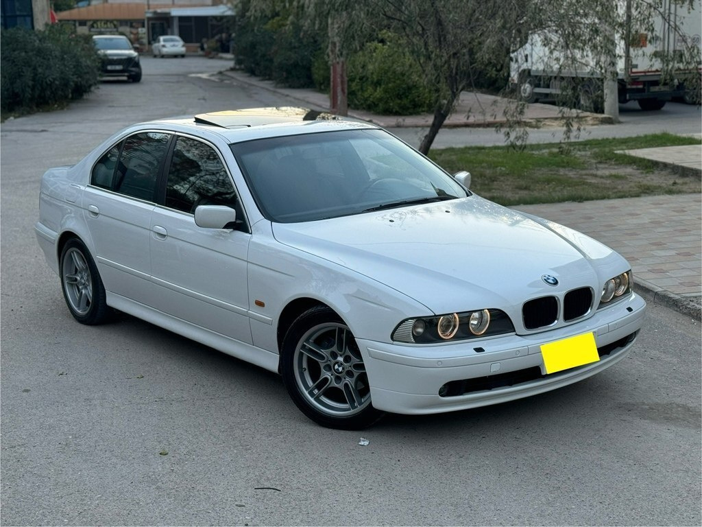 2002 BMW 525, 2.5L, 285000km - Image 2