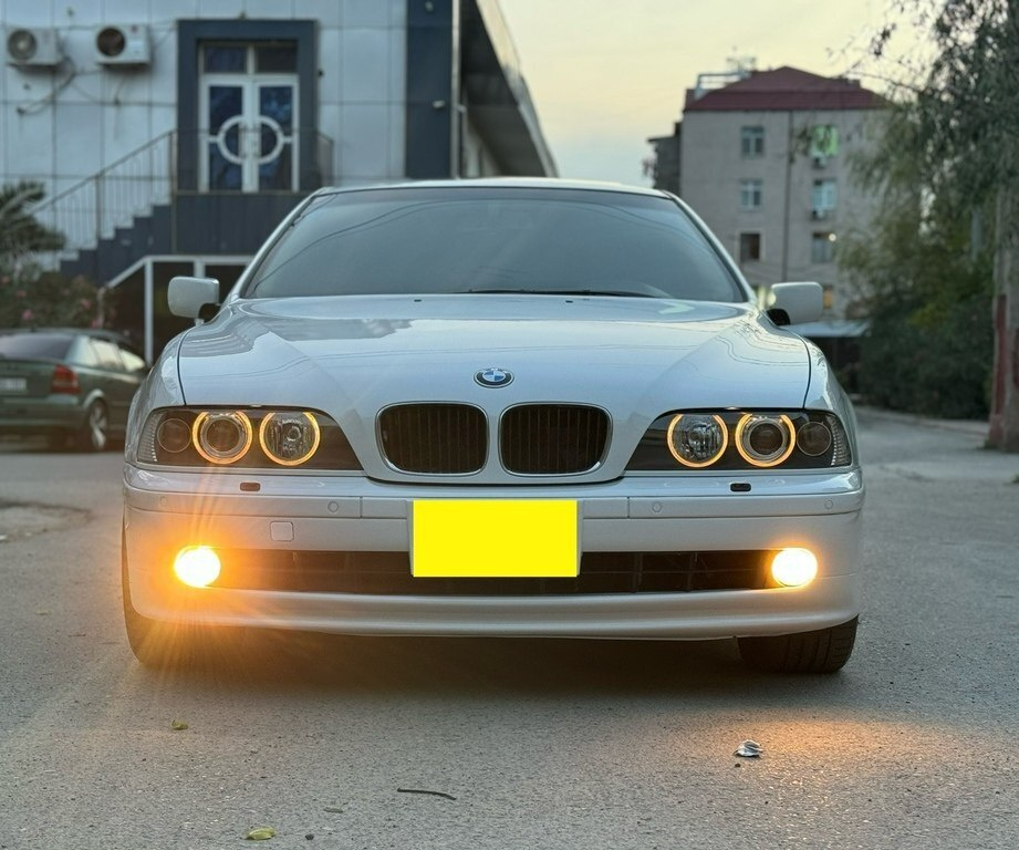2002 BMW 525, 2.5L, 285000km - Image 3