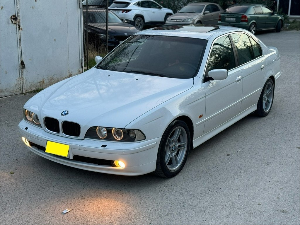 2002 BMW 525, 2.5L, 285000km - Image 4