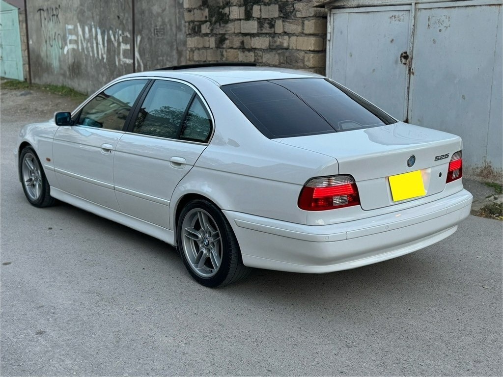2002 BMW 525, 2.5L, 285000km - Image 5