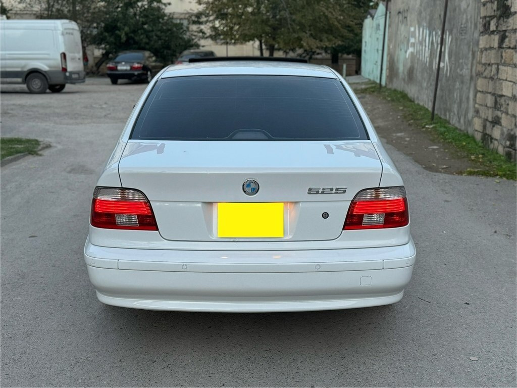 2002 BMW 525, 2.5L, 285000km - Image 6