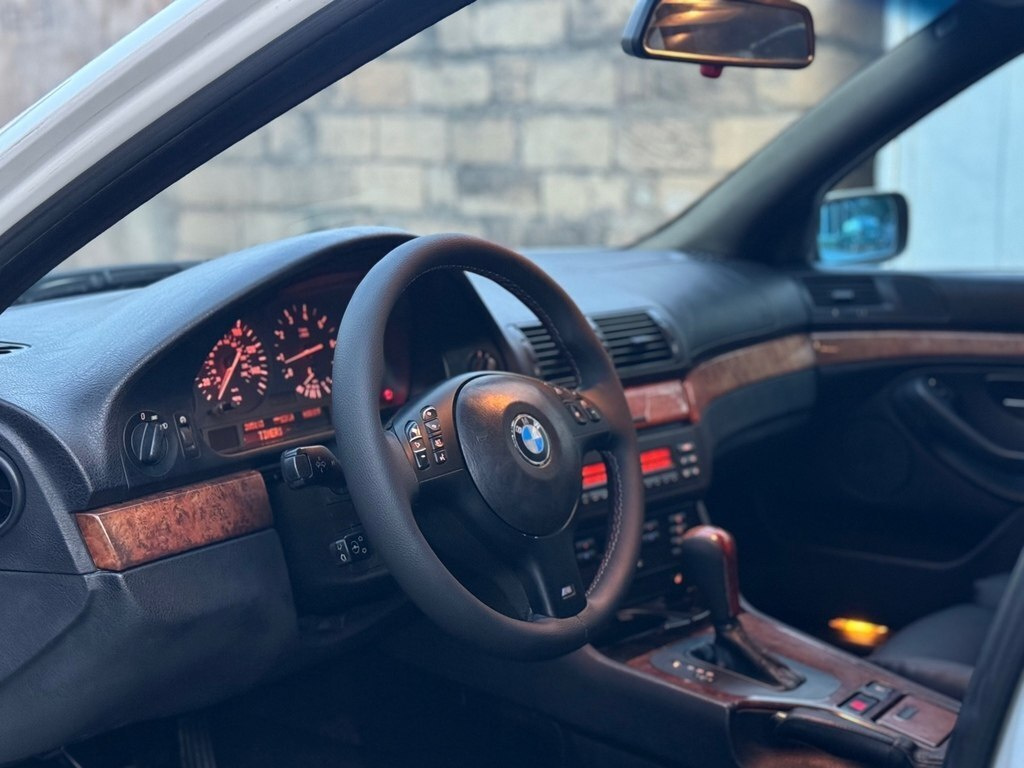 2002 BMW 525, 2.5L, 285000km - Image 9