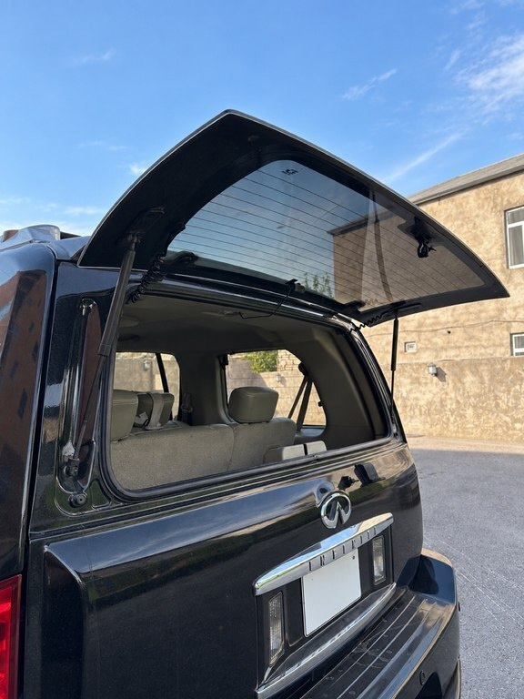 2005 Infiniti QX56, 5.6L, 207000km - Image 6