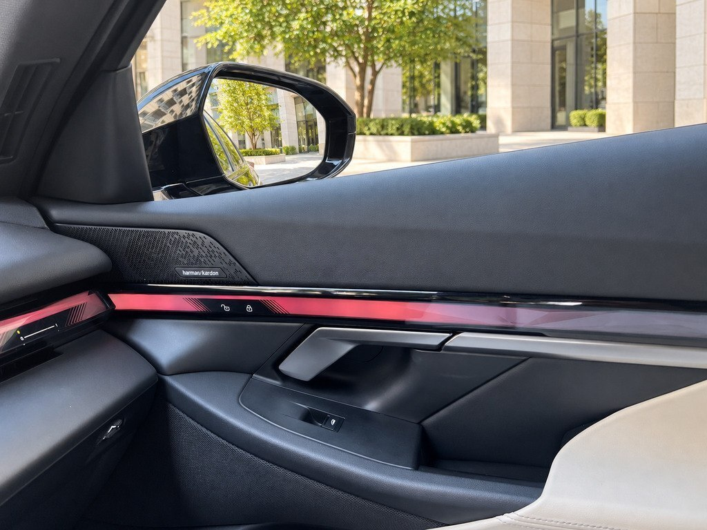 2023 BMW i5, 0.0L, 21000km - Image 12
