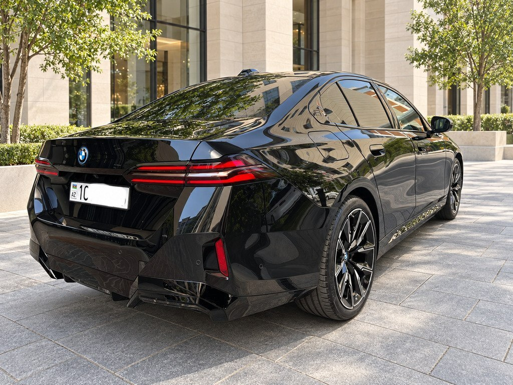 2023 BMW i5, 0.0L, 21000km - Image 6