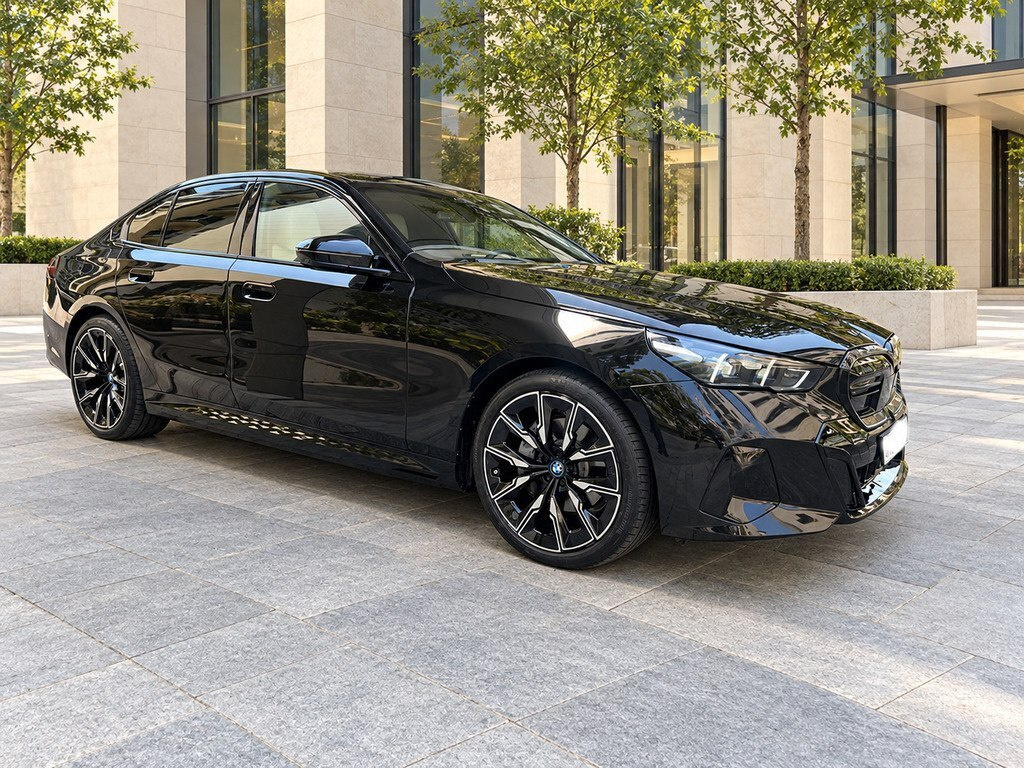 2023 BMW i5, 0.0L, 21000km - Image 7