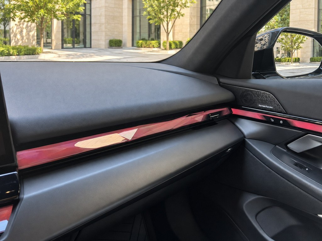 2023 BMW i5, 0.0L, 21000km - Image 10