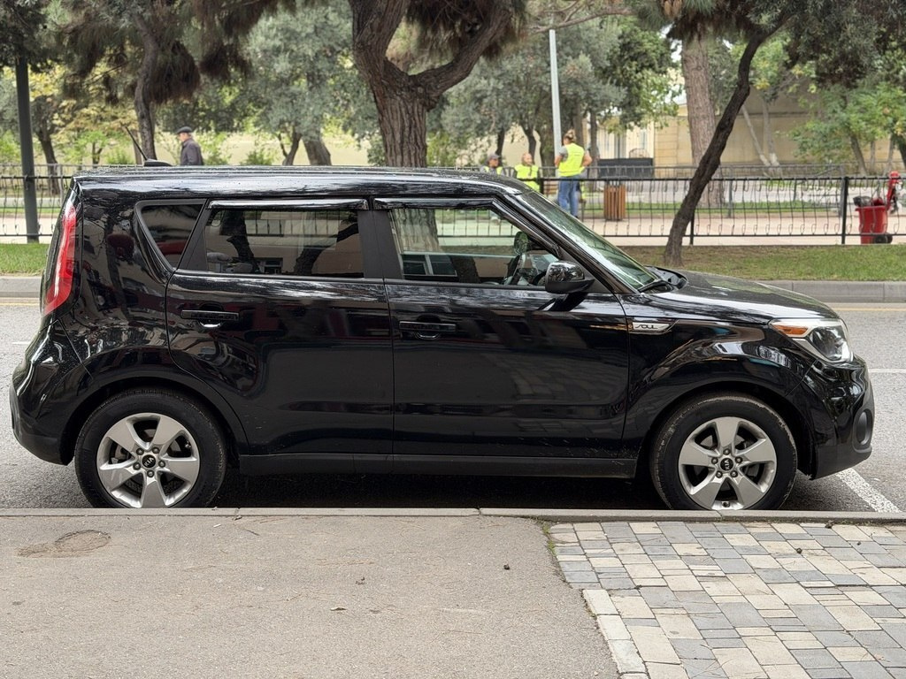 2017 Kia Soul, 1.6L, 239308km - Image 4