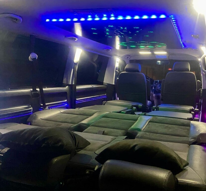 2014 Volkswagen Caravelle, 2.2L, 289000km - Image 11