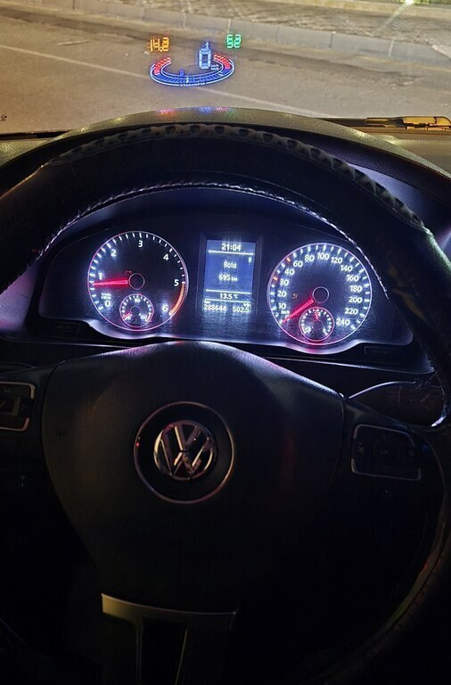 2014 Volkswagen Caravelle, 2.2L, 289000km - Image 4