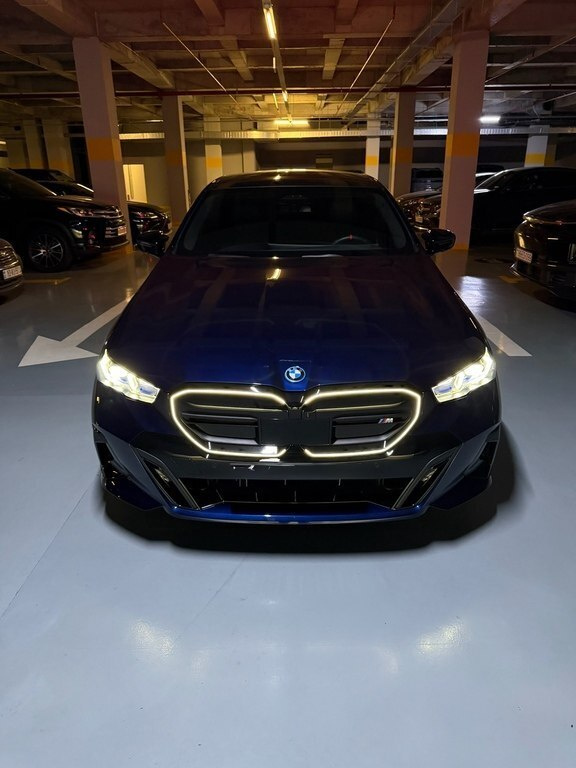 2023 BMW i5, 0.0L, 8900km - Image 1